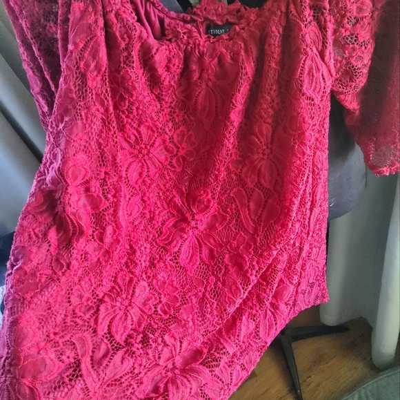 Beautiful Top - Picture 3 of 6